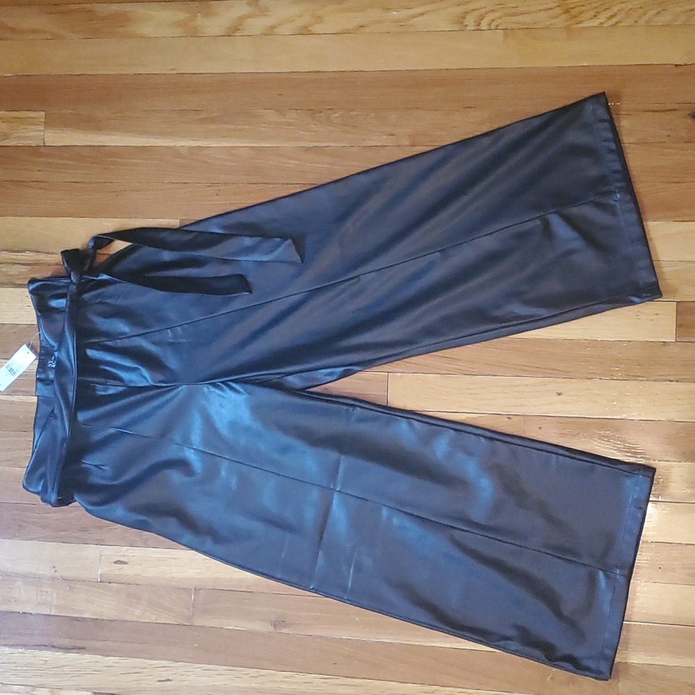 Faux Leather Capri pants